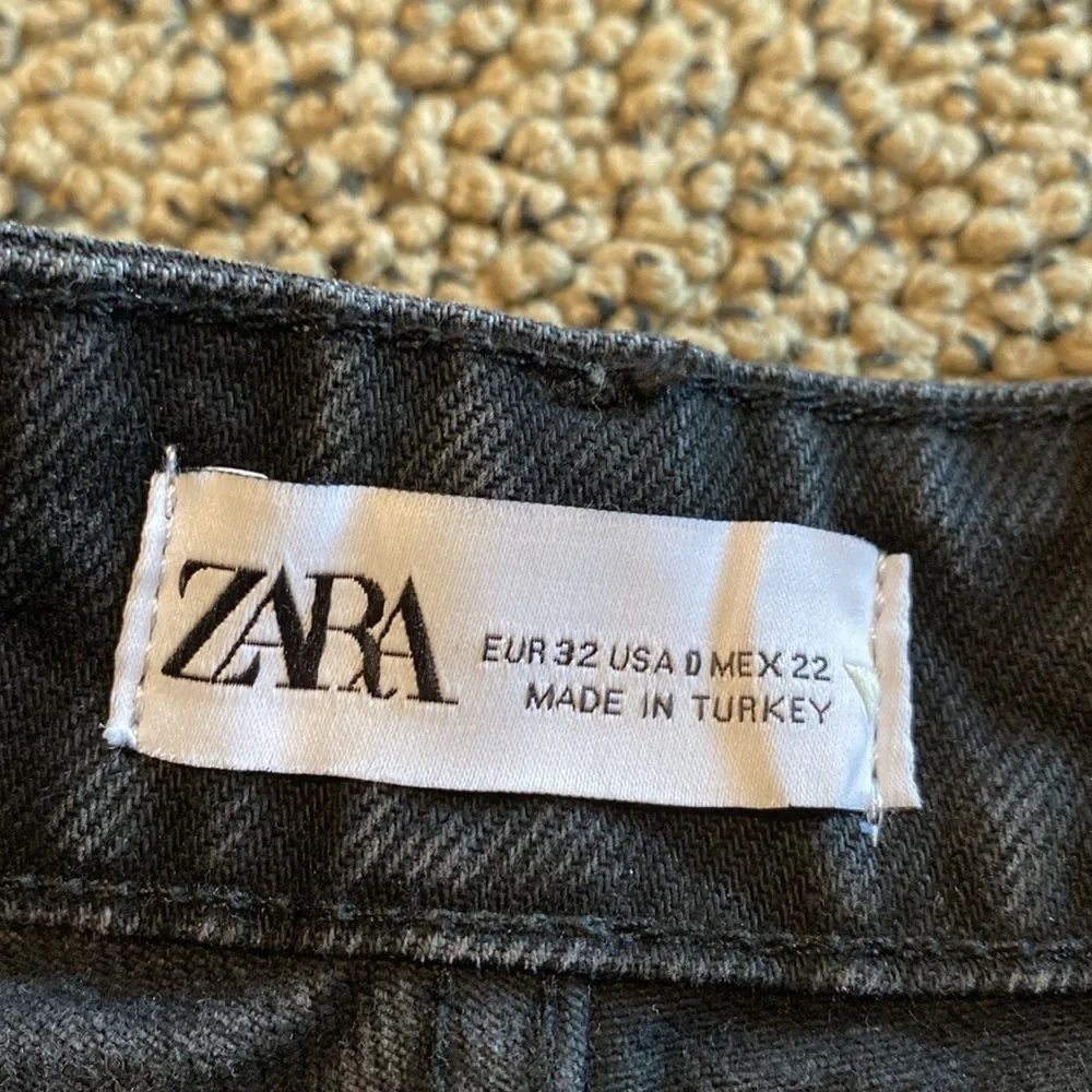 Zara Black Distressed wide Legged Jeans Size 0 in EUC
